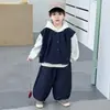 Ropa de Otoño para Niños Conjunto de Sudadera con Capucha 2026 Nuevo Estilo Chaleco Estilo Coreano para Niños Conjunto de Tres Piezas Ropa Moderna para Primavera y Otoño