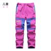 Calças Softshell Macias com Forro de Fleece Infantil, Respiráveis, à Prova de Vento, Impermeáveis, Coloridas em Blocos, Novo Estilo para Meninos e Meninas, Adequadas para Atividades ao Ar Livre na Escola Primária e Secundária