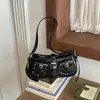 Bolso de hombro retro de alta gama para chica popular transfronterizo, bolso de hombro de moda estilo motociclista, bolso cruzado versátil para el día a día