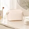 Bolsa de maquillaje de cuero transfronteriza, ligera y elegante para mujer, perfecta para el trabajo y los viajes; una bolsa de aseo portátil para guardar productos de cuidado de la piel