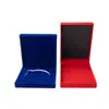 Suministro directo de fábrica caja de regalo de insignia caja de embalaje de medalla de franela azul y roja retro caja abatible para insignia de anillo pulsera
