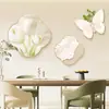 Decoración de pared de fondo para sofá de restaurante y sala de estar moderna minimalista color crema, con una pieza de arte mural luminosa de alta gama con un diseño creativo nórdico
