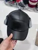 Sombrero de Cuero de Estilo Nuevo con Forro Cálido de Felpa para Personas de Mediana Edad y Mayores, Sombrero Grueso Versátil de Felpa para Invierno, Adecuado para Personas Mayores