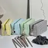 Bolsa de Maquillaje Bordada de Gasa de Gran Capacidad a Rayas Bolsa Portátil para Maquillaje de Salida Bolsa de Artículos de Tocador de Viaje