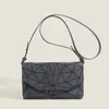 Bolsa Feminina de Comércio Exterior 2025 Nova Verão Patchwork Bolsa Laser Rombos Geométricos Bolsa Quadrada Pequena Bolsa de Ombro Envelope Luminosa