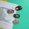 Parche Ovalado de Resina Otoño e Invierno Gato a Cuadros Gato Gatito DIY Accesorios Lindos y Dulces Flor para Zapatos Funda para Teléfono Móvil Pasador