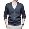 Suéter liso para hombre en stock, cárdigan de punto de calidad, engrosado de un solo botón con cuello en V y bolsillos reales, suéter para hombre