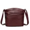 Bolsa pequena retrô 2025 nova bolsa feminina tendência europeia e americana bolsa de ombro feminina bolsa mensageiro simples casual bolsa atacado