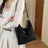 Bolso de cubo de terciopelo plisado de alta gama para mujer, nueva colección otoño/invierno 2026, moderno y versátil, adecuado para el uso diario y para ir al trabajo, se puede llevar como bolso de hombro o bolso cruzado
