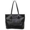 Bolsa de Ombro para Axila com Design de Nicho 2026 Moda Bolsa de Ombro Transversal Grande Capacidade Bolsa Quadrada Pequena Tecida Estilosa para Meninas Jovens