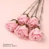 Celebridad de Internet 520 Decoración de Pastel para el Día de San Valentín Pareja Sosteniendo Rosas Vaso Recto Vaso de Mousse de Fresa Bolso
