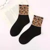 Calcetines de tubo medio para mujer estampado clásico de leopardo calcetines altos para niños otoño e invierno vintage versátiles estilo coreano calcetines para mujer cálidos transpirables