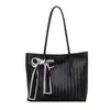 Bolso tejido a mano para mujer, estilo nuevo, gran capacidad, bolso de hombro individual de otoño para mujer, bolso tote tejido de moda versátil para el trabajo