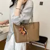 Bolsa feminina retrô de alta costura e grande capacidade 2026 nova versão coreana bolsa de ombro fashion para o dia a dia bolsa tote popular