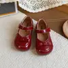 Ins Sapatos pequenos de couro retrô franceses 2026 Primavera/Outono Novo Estilo Versão Coreana Sapatos de Princesa com Laço para Meninas Sola Macia Sapatos Individuais