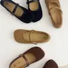 Sapatos Mary Jane Retrô Franceses para Mulheres 2026 Verão Novo Estilo Uma Tira Vazados Casuais Planos Boca Rasa Sapatos Estilo Birkenstock
