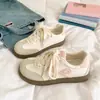 Zapatillas de mujer retro de suela plana 2026 otoño nuevo transpirables de suela blanda casuales deportivas blancas