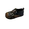 Zapatos de vestir 2026, zapatos pequeños de cuero, suela gruesa, estilo británico, negro, modernos, diseño nuevo, versátiles, de caña baja, con hebillas metálicas, estilo gótico y tacón oculto para mayor altura