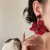 Aretes de Flor Roja Retro Francesa para Mujer Nuevos Aretes de Lujo Ligero de Alta Gama Aretes de Diseño Único de Nicho Exagerado
