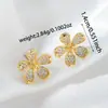 Regalo del Día de la Mujer: Aretes de Flor de Cinco Pétalos para Mujer, Color Dorado, Centro de Flor Tridimensional, Estilo Fresco, Adecuados para Citas y Viajes, Joyería al por Mayor