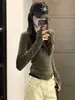 Camiseta de Manga Larga con Hombros Caídos Color Verde Militar Estilo Coreano para Mujer, Capa Base de Principios de Otoño, Gama Alta, Nicho, Única, Top Interior Ajustado