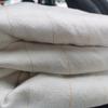 Tecido Base para Tufting, Tecido Tuftado, Tecido Antiderrapante, Tecido para Agulha de Punção para Pistola de Tufting, Tecido de Poliéster-Algodão de Camada Dupla com Base Branca e Fio Amarelo para Uso Comercial