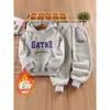 Conjunto con Capucha Grueso y Trendy de Marca con Forro de Felpa para Niños, Nuevo Estilo Otoño e Invierno, Conjunto Casual de Dos Piezas con Sudadera con Estampado de Letras para Niños