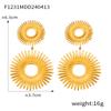 Europa y Estados Unidos venta caliente transfronteriza talla anillo aretes de flor hueca acero titanio chapado oro 18K aretes exagerados joyería mujer