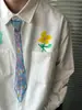 Estilo Neutro Llevando Diseño Creativo Sensación Corbata Pintada a Mano Camisa Blanca para Hombre 2025 Primavera Estilo Universitario Camisa