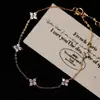 Pulsera de Trébol de Cuatro Hojas de Circonita Simple, Moderna y Exquisita para Mujer, Lujo Ligero de Nicho, Joyería de Mano de Alta Gama y Versátil, Superventas Transfronteriza