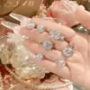 Anillo Exquisito Personalizado Corte Rosa Camelia Luz de Lujo para Mujer, Colgante de Diseño de Nicho, Pendientes de Alta Gama a la Moda