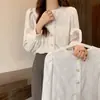 Destaque Moda Primavera 2022 Camisa de Renda Retrô Francesa Estilosa Peça Básica Versátil para Todas as Ocasiões Manga Longa Top para Mulheres
