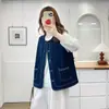 Ropa especial para mujer de talla grande, nuevo estilo de principios de otoño, simple y versátil, chaleco cárdigan exterior de mezclilla con bolsillo bordado 0847