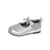 Zapatos para caminar para bebés niñas, zapatos de suela blanda con lazo, nuevo estilo para primavera y otoño 2026, punta redonda, zapatos de cuero de moda.