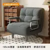 Sofá-cama, uma peça de mobiliário versátil que pode ser usada tanto como sofá quanto como cama, com um design moderno adequado para apartamentos pequenos, perfeito para a sala de estar ou varanda, e fácil de dobrar para uso conveniente