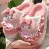 Chinelos de Algodão Gato Hellokitty Femininos Inverno Salto Bolsa 2024 Novo Fofo Pelúcia Forro de Lã Pós-parto Sapatos de Algodão para Mulheres