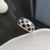 Anillo de Cuadros Escoceses Blanco y Negro con Diseño Nicho para Mujer Ins Blogger Mismo Estilo Anillo de Dedo Vintage Anillo Metálico Simple