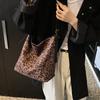 Bolso tote de moda de este año 2025 nuevo bolso bandolera de franela con textura de moda, bolso de mujer de gran capacidad para ir al trabajo