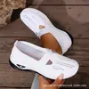 Sapatos da Mamãe 2026 Verão Slip-On Sapatos Casuais Femininos com Solas Macias, Sapatos Confortáveis para Caminhada para Pessoas de Meia-Idade e Idosos, Sapato Transfronteiriço