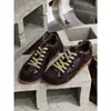 Otoño 2026 Nuevo Estilo Piel de Cordero Retro Versátil Con Cordones Ocultos Aumentan Altura Ligeros Casual Agande Zapatos de Entrenamiento para Mujer