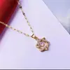 Collar elegante de estrella de seis puntas de estilo coreano para mujer, cadena de clavícula giratoria con microincrustaciones de diamantes finos, acero de titanio, chapado en oro real, sin decoloración