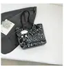 Bolsa Tote de Mão com Grafite para Mulheres Nova Coleção Primavera/Verão 2026 Bolsa de Ombro Casual Grande Capacidade Bolsa de Axila Bolsa Transversal