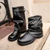 Botas femininas com fivela de rebite preta, novo estilo outono 2026, botas plissadas empilhadas, salto grosso, botas curtas afuniladas na panturrilha