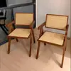 Cadeira de jantar de madeira maciça para uso doméstico, cadeira Chandigarh em estilo vintage com braços e encosto, cadeira de lazer, popular em restaurantes online, cadeira trançada de rattan