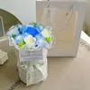 Presente do Dia do Professor para professores: pequeno buquê perfumado de tricô, flores de pompom de fio feitas à mão, presente de aniversário para a mãe