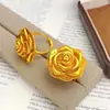 Anel grande de rosa com buquê tridimensional oco estilo doce em liga de cobre, anel exagerado de flor índice em ouro de imitação