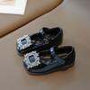 2025 Novos Sapatos Rasteirinhas de Verniz com Bico Quadrado Estilo Coreano Retrô Strass Fivela Quadrada Sapatos de Princesa Sapatos Infantis