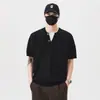 Camiseta de Verão Novo Estilo Falsa Duas Peças com Decote em V e Manga Curta para Homens, Marca Moderna com Toque de Luxo, Camiseta de Malha com Manga Meia-Manga Ajustada na Cintura para Homens
