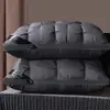 Almohada de flor retorcida Amazon Hilton, almohada de plumas de hotel cinco estrellas, adecuada para dormitorios de estudiantes, proporciona soporte para el cuello y ayuda a dormir