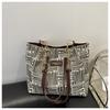 Tecido Grande Bolsa Feminina 2024 Outono Nova Moda Vintage Xadrez Commuter Tote Bag Casual Grande Capacidade Bolsa de Ombro